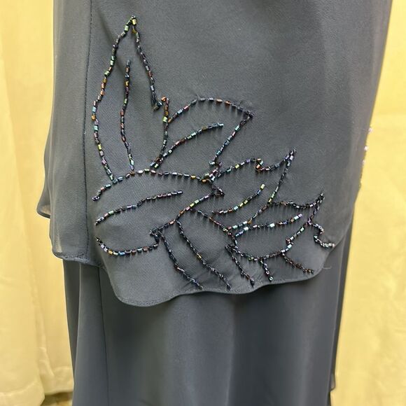 Beautiful two-piece dress size 12, lightweight, gorgeous, sequin working - Picture 8 of 13